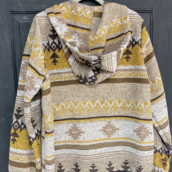 Hooded pullover! - Picture 6 of 10